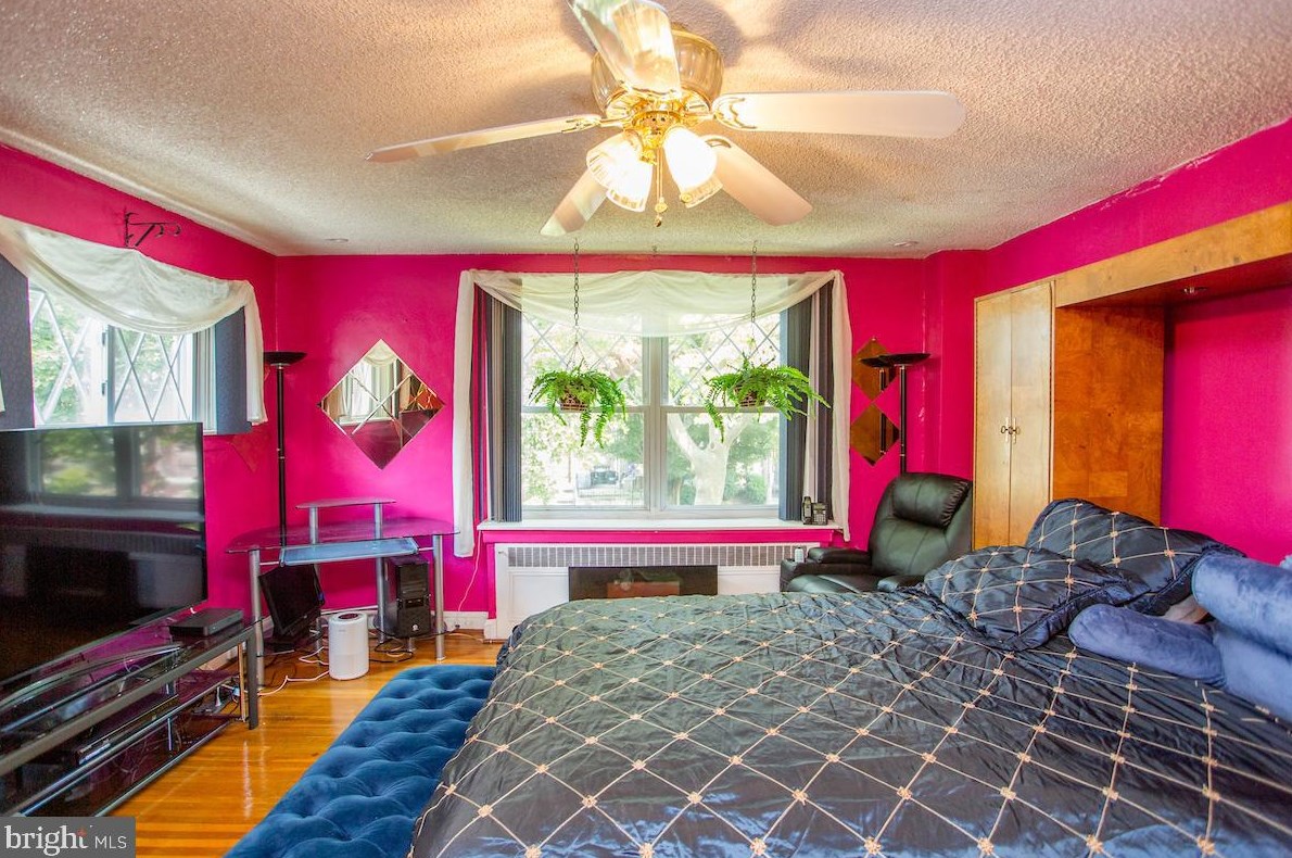 7525 Walnut Ln, Philadelphia PA 19144-2005 exterior