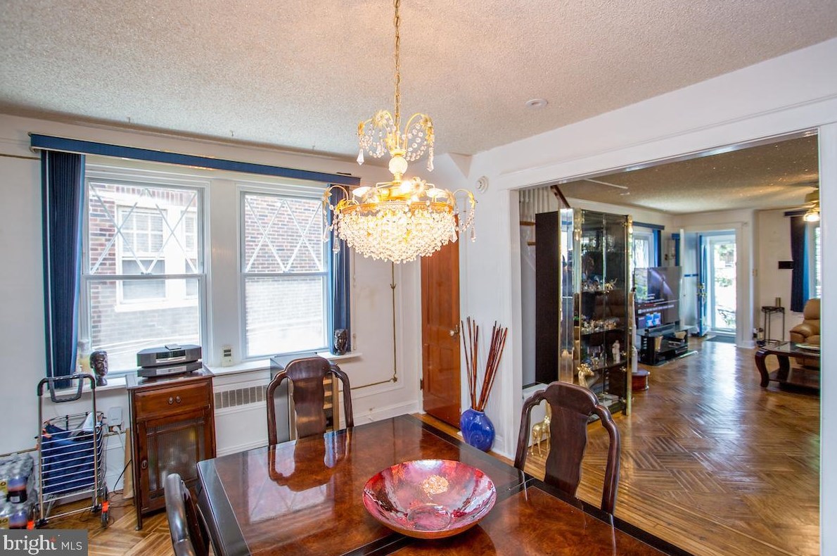 7525 Walnut Ln, Philadelphia PA 19144-2005 exterior