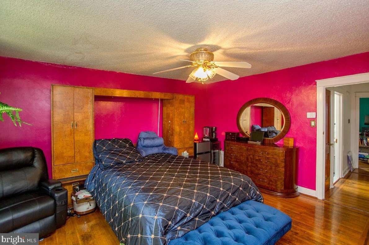 7525 Walnut Ln, Philadelphia PA 19144-2005 exterior