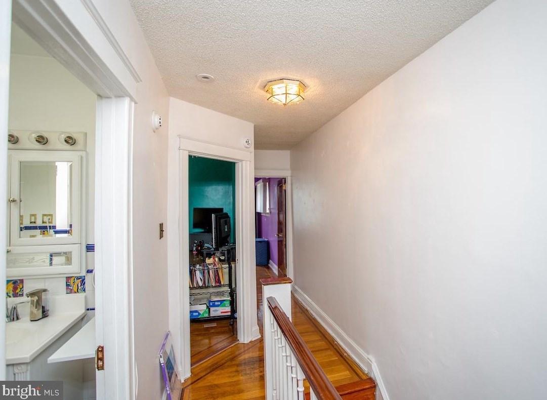 7525 Walnut Ln, Philadelphia PA 19144-2005 exterior