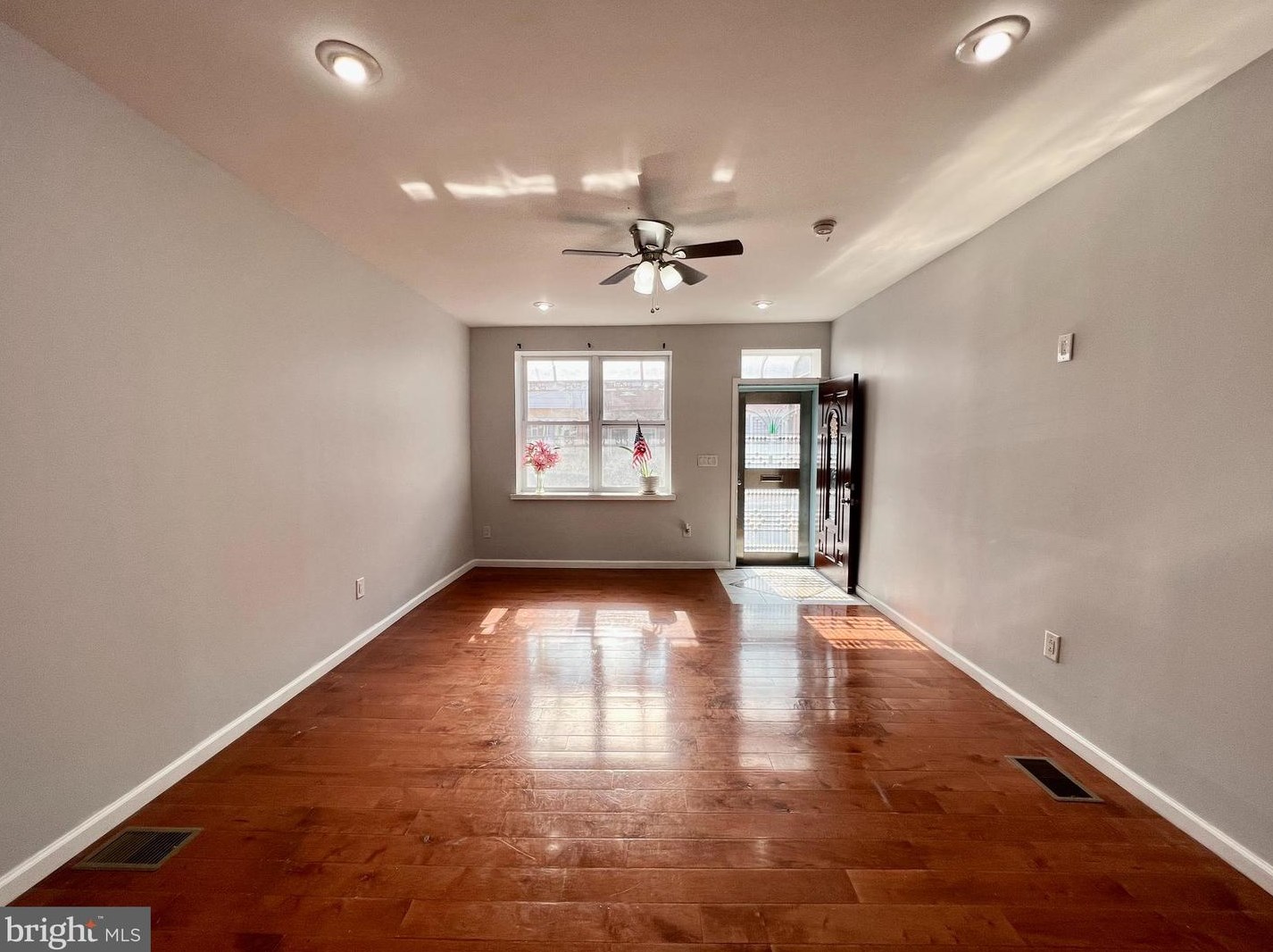 2619 7th St, Philadelphia PA 19148-4609 exterior