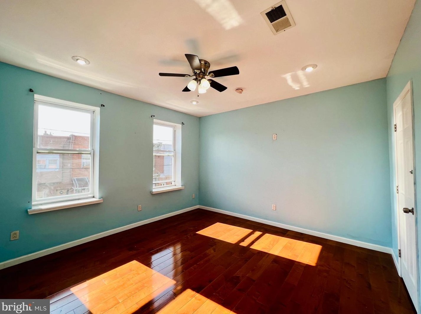 2619 7th St, Philadelphia PA 19148-4609 exterior