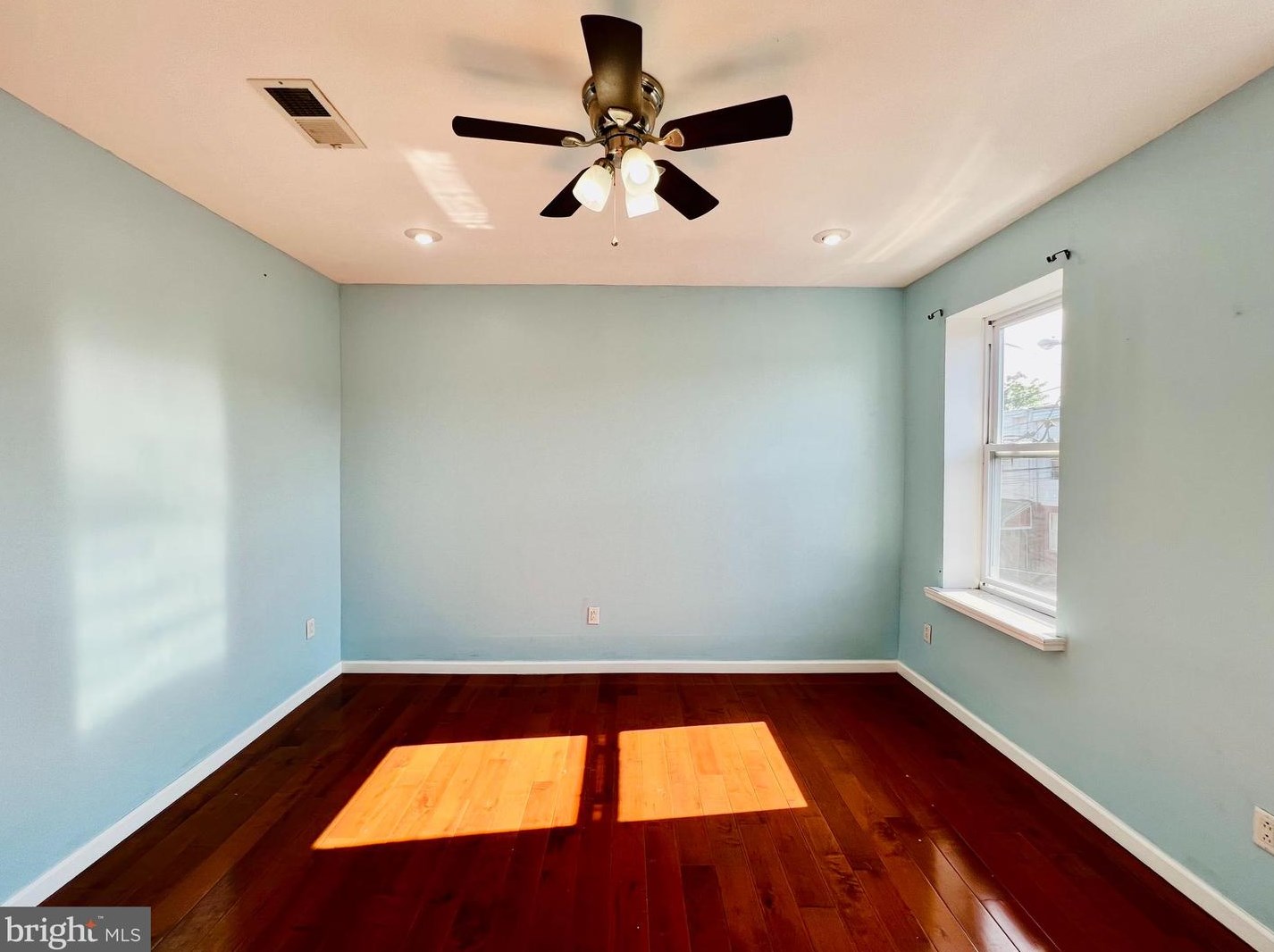 2619 7th St, Philadelphia PA 19148-4609 exterior