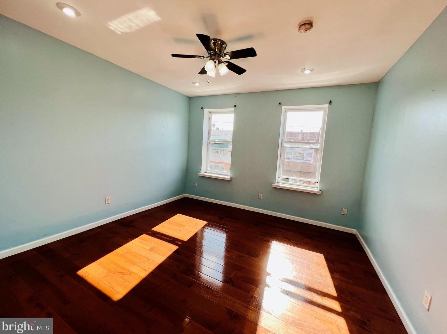 2619 7th St, Philadelphia PA 19148-4609 exterior