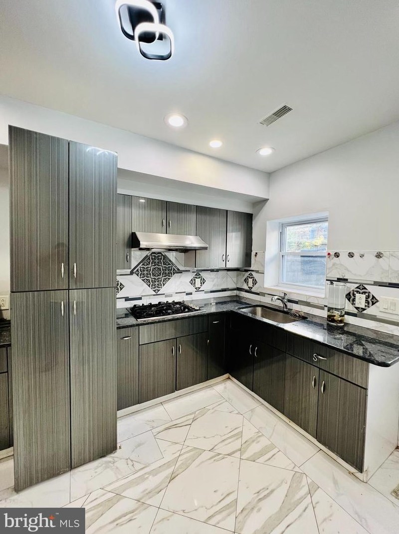 2619 7th St, Philadelphia PA 19148-4609 exterior