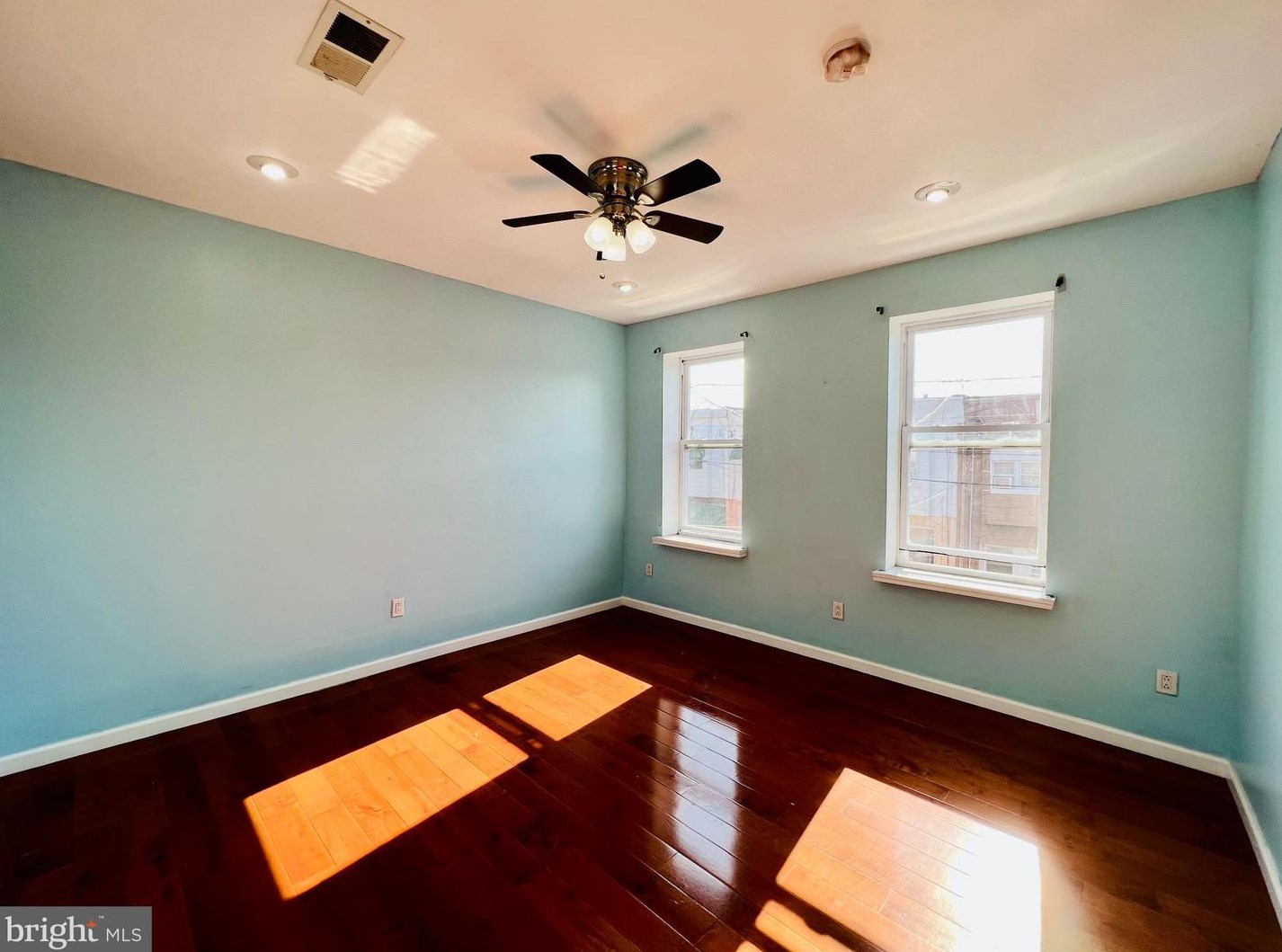 2619 7th St, Philadelphia PA 19148-4609 exterior