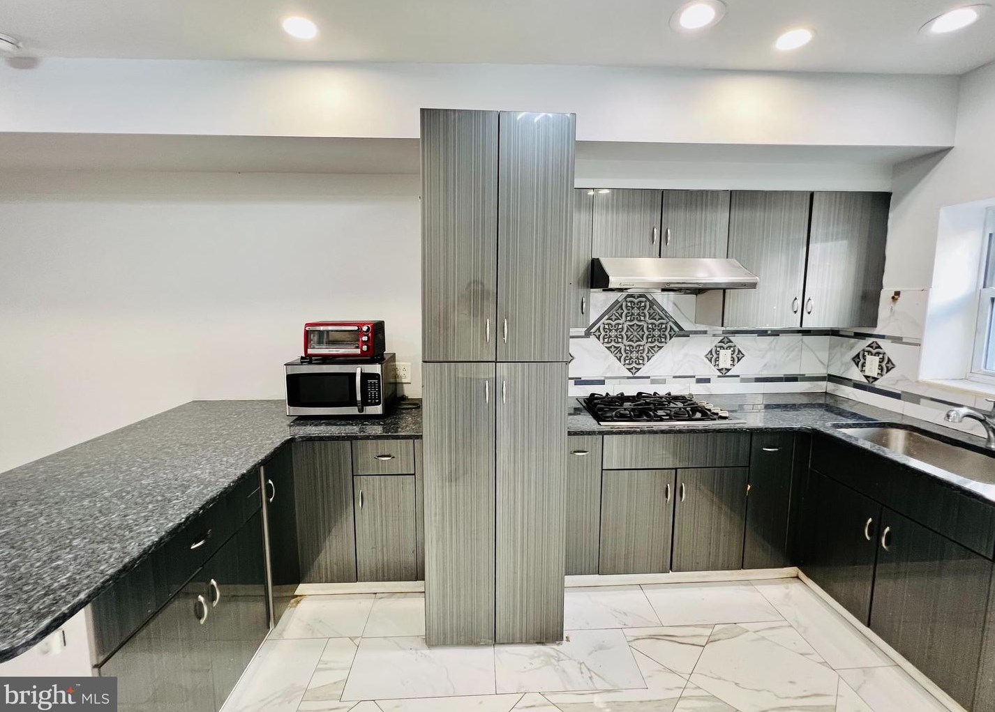 2619 7th St, Philadelphia PA 19148-4609 exterior