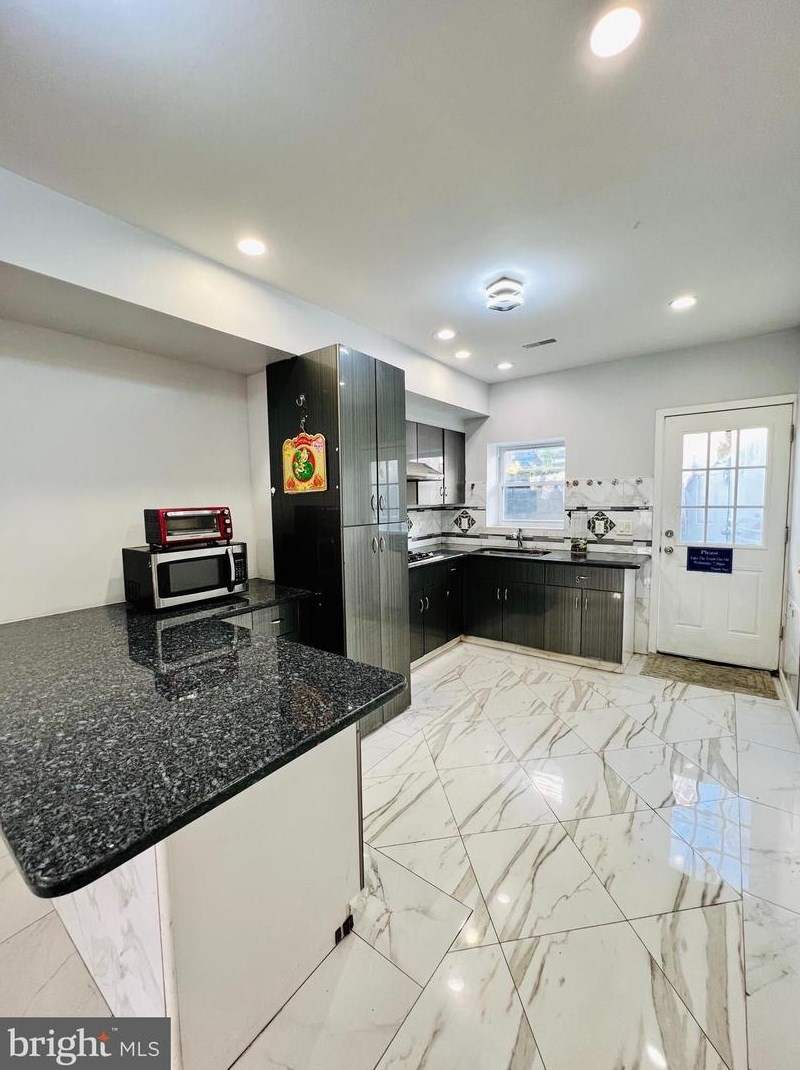 2619 7th St, Philadelphia PA 19148-4609 exterior