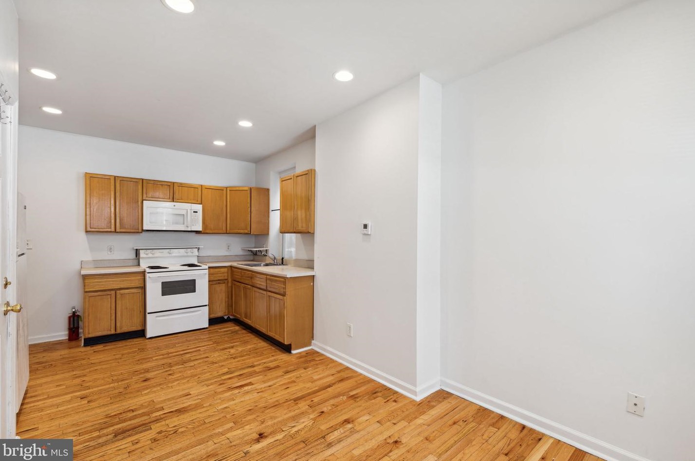 215 Buckingham Pl, Philadelphia PA 19104-2920 exterior