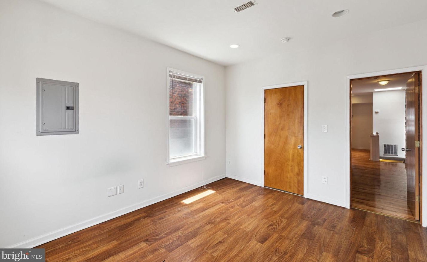 215 Buckingham Pl, Philadelphia PA 19104-2920 exterior