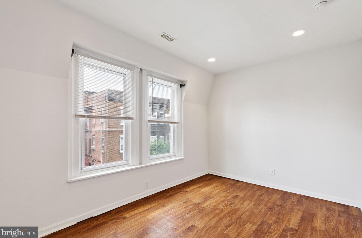 215 Buckingham Pl, Philadelphia PA 19104-2920 exterior