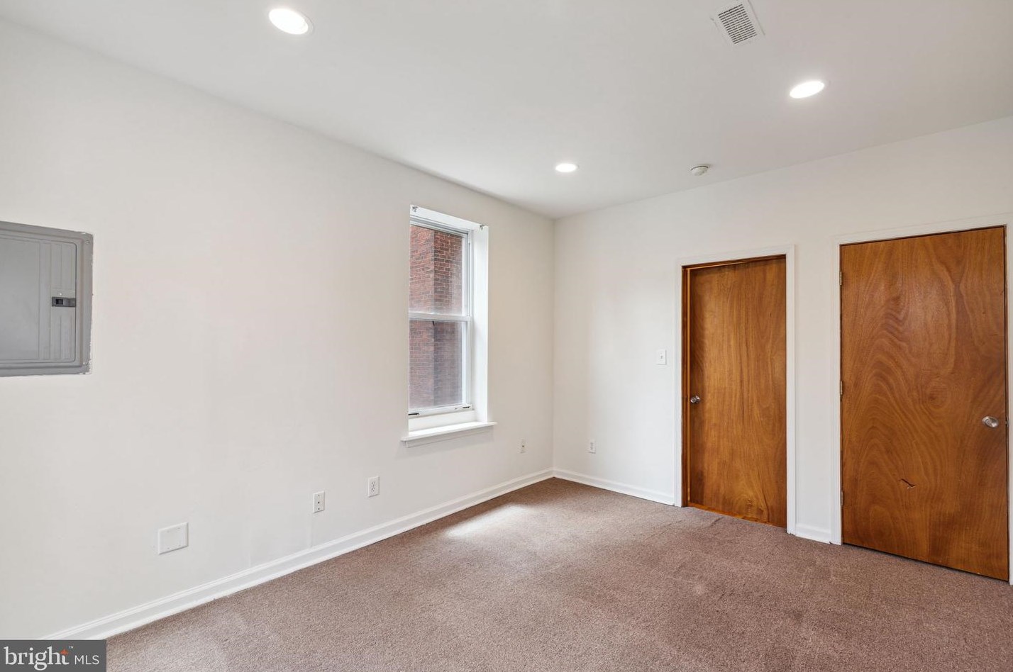 215 Buckingham Pl, Philadelphia PA 19104-2920 exterior