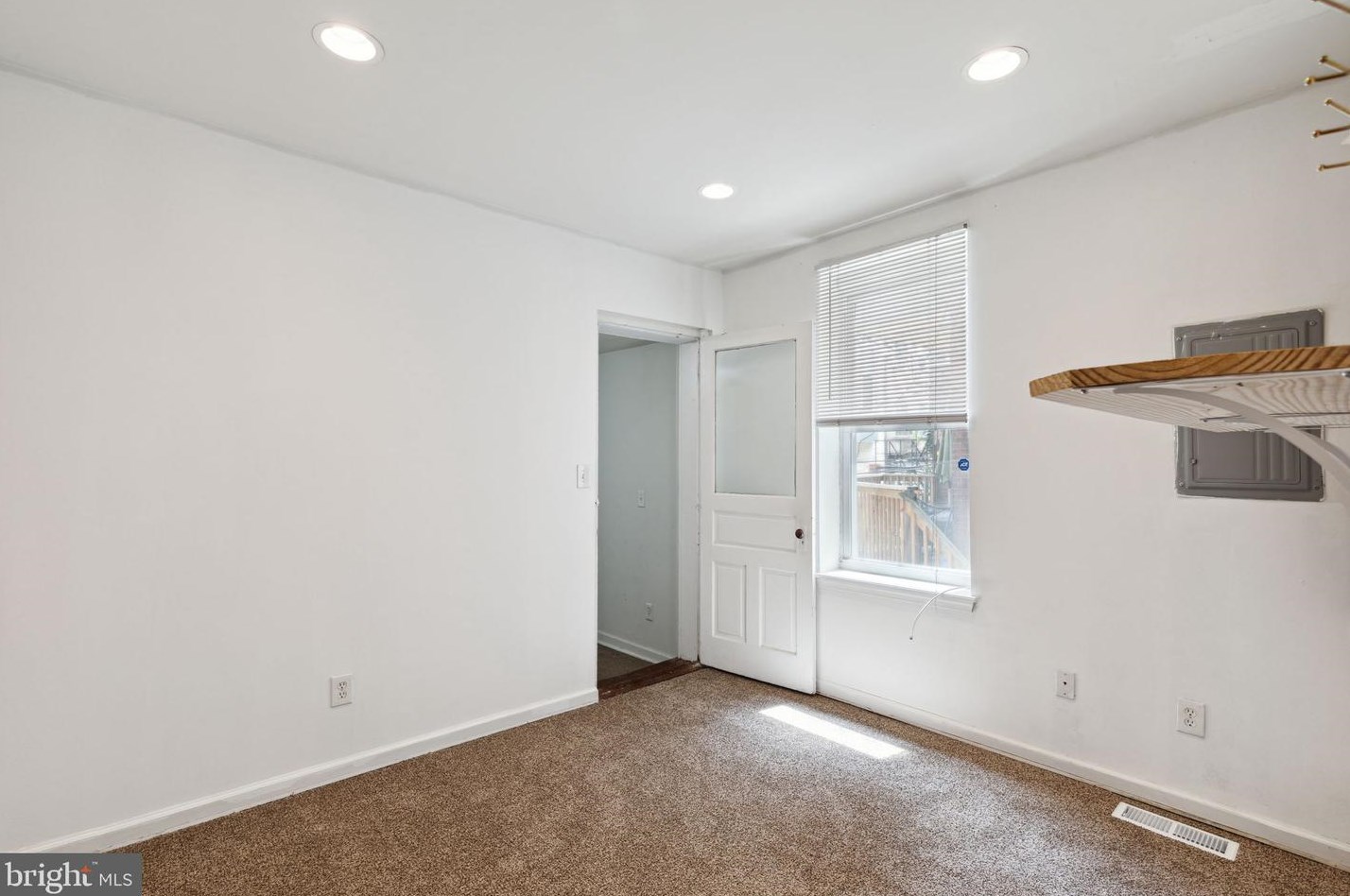 215 Buckingham Pl, Philadelphia PA 19104-2920 exterior