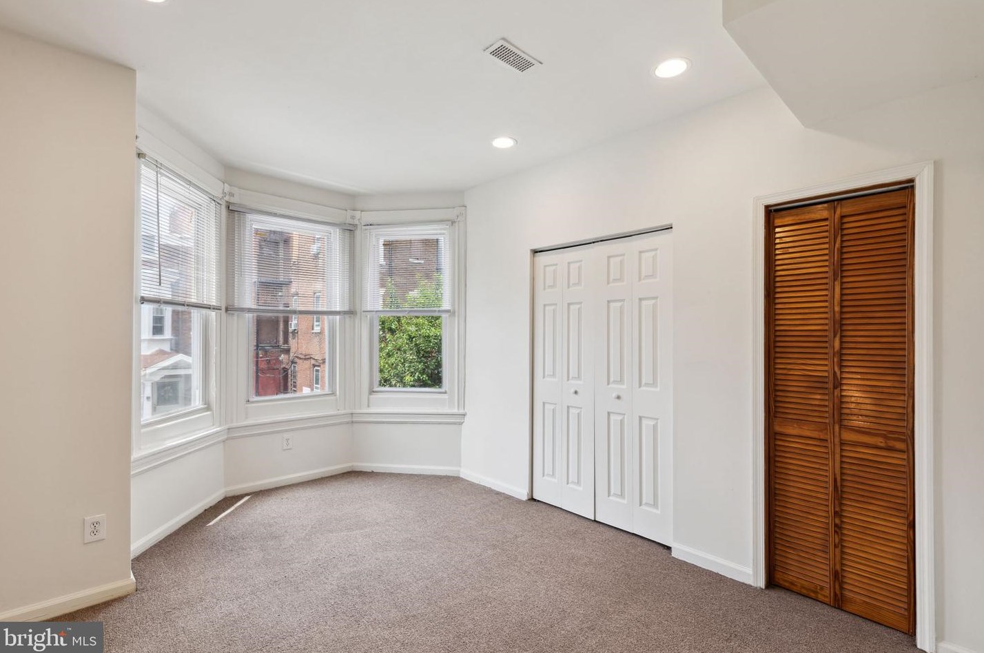 215 Buckingham Pl, Philadelphia PA 19104-2920 exterior