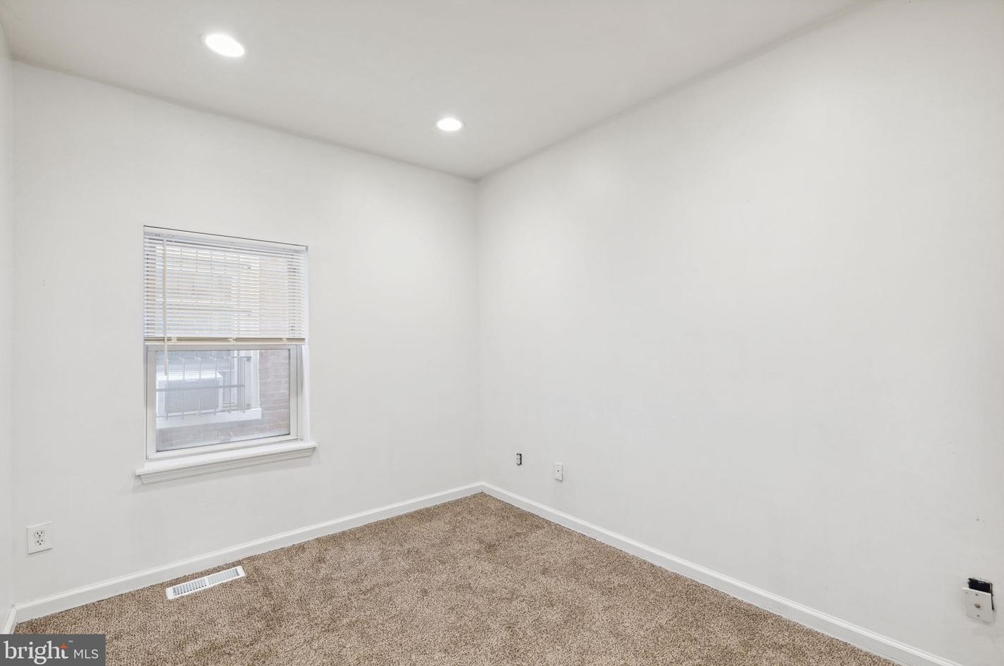 215 Buckingham Pl, Philadelphia PA 19104-2920 exterior