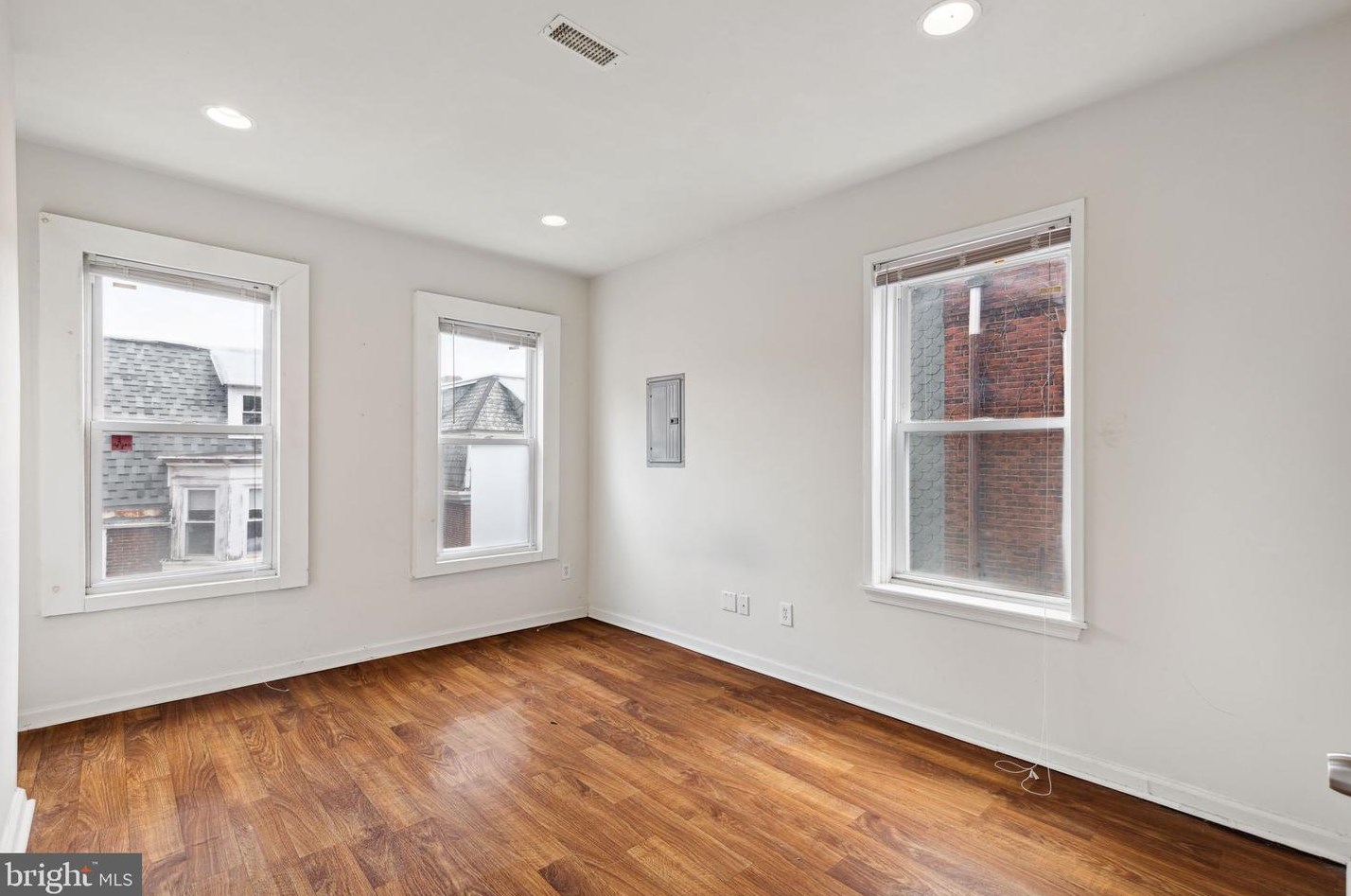 215 Buckingham Pl, Philadelphia PA 19104-2920 exterior