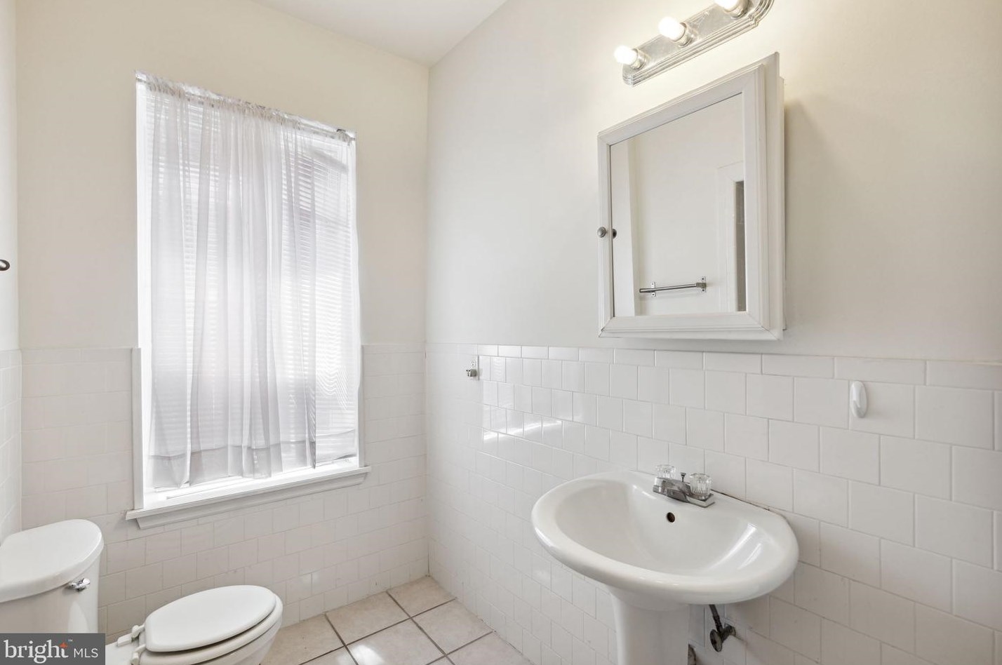 215 Buckingham Pl, Philadelphia PA 19104-2920 exterior