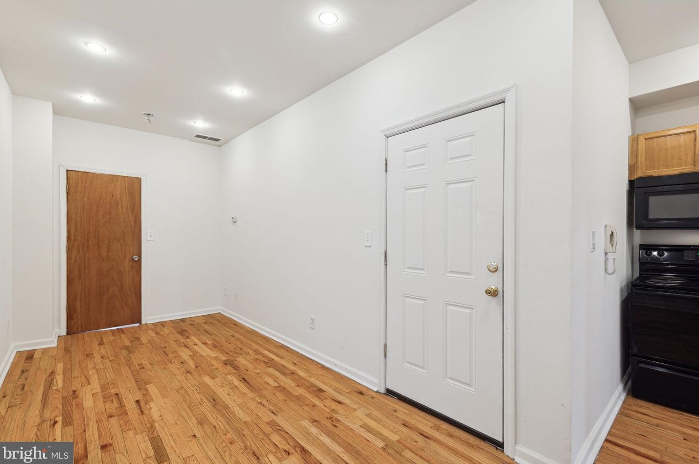 215 Buckingham Pl, Philadelphia PA 19104-2920 exterior