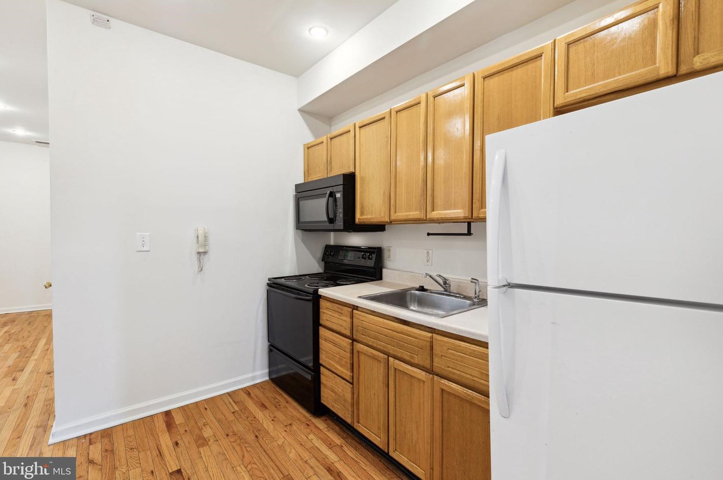 215 Buckingham Pl, Philadelphia PA 19104-2920 exterior