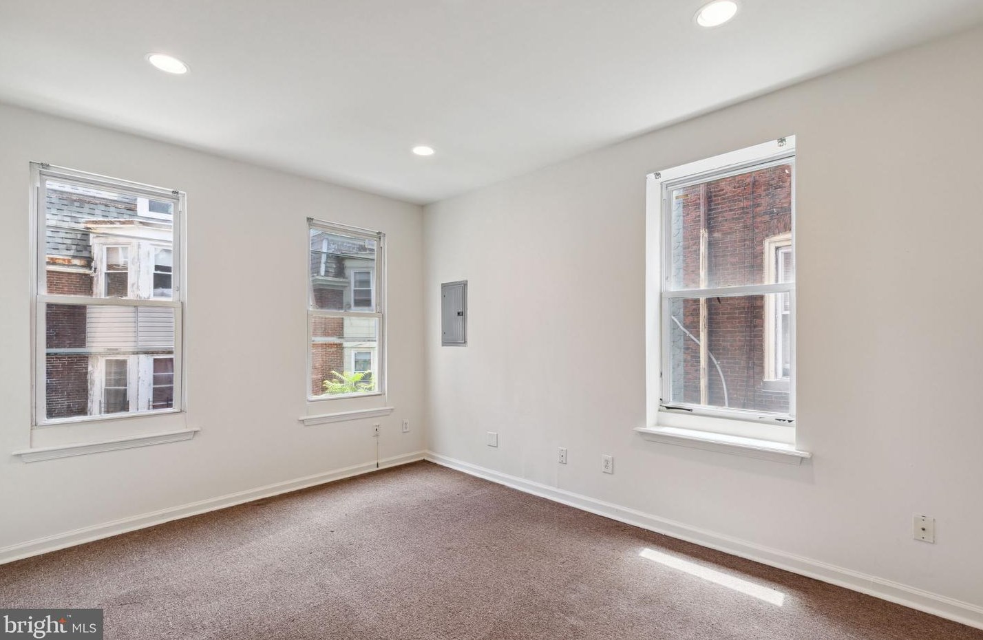 215 Buckingham Pl, Philadelphia PA 19104-2920 exterior