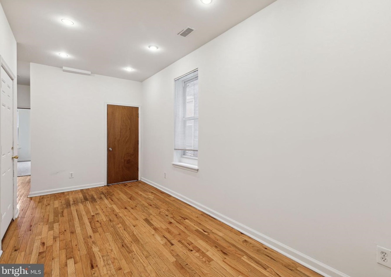 215 Buckingham Pl, Philadelphia PA 19104-2920 exterior