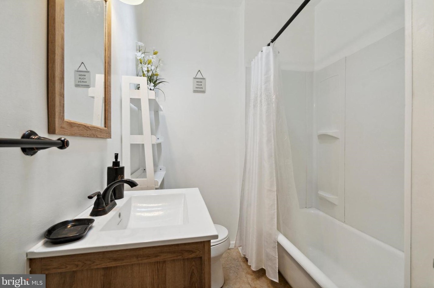 7117 Woolston Ave, Philadelphia PA 19138-2034 exterior