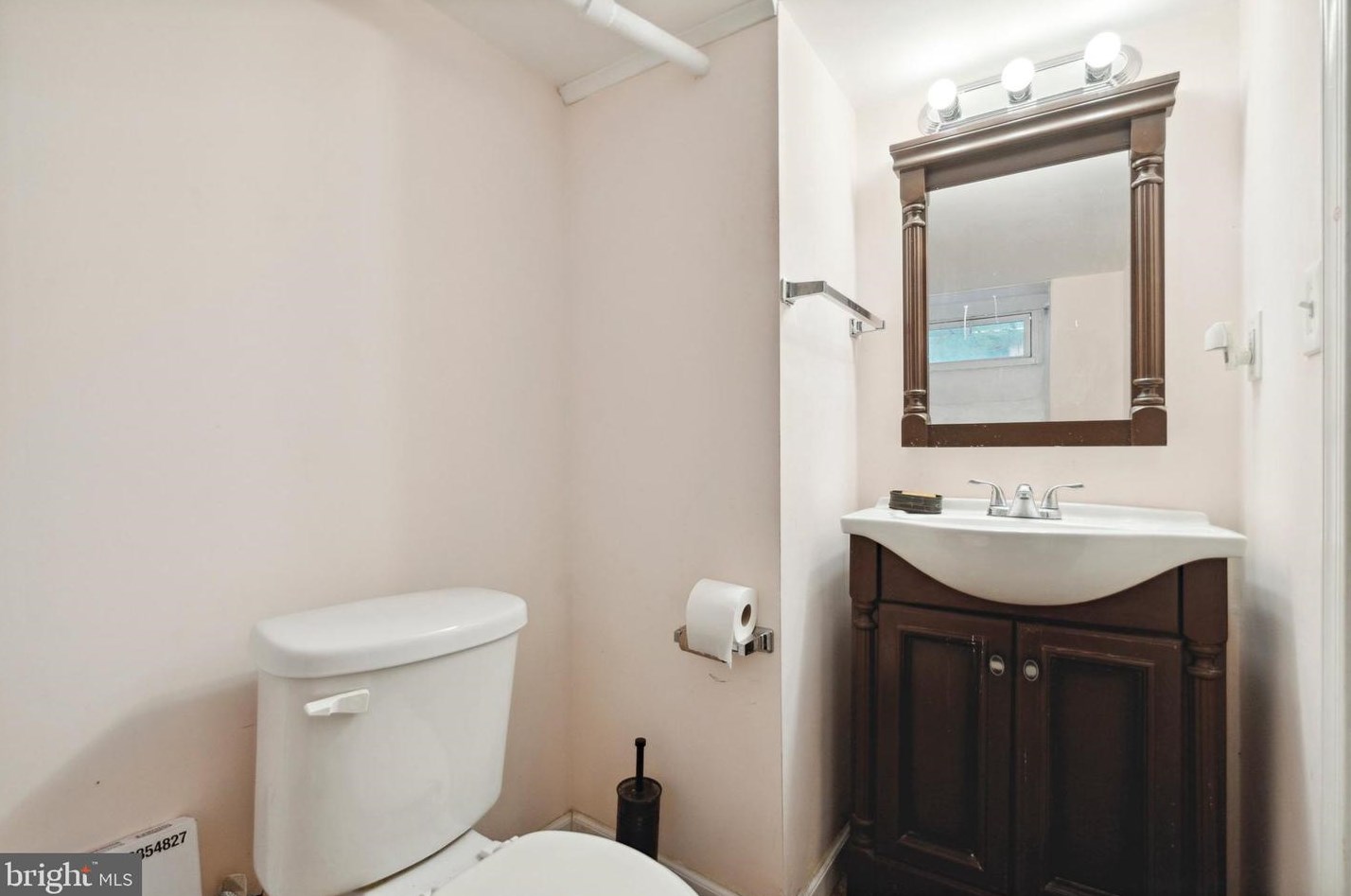 7117 Woolston Ave, Philadelphia PA 19138-2034 exterior