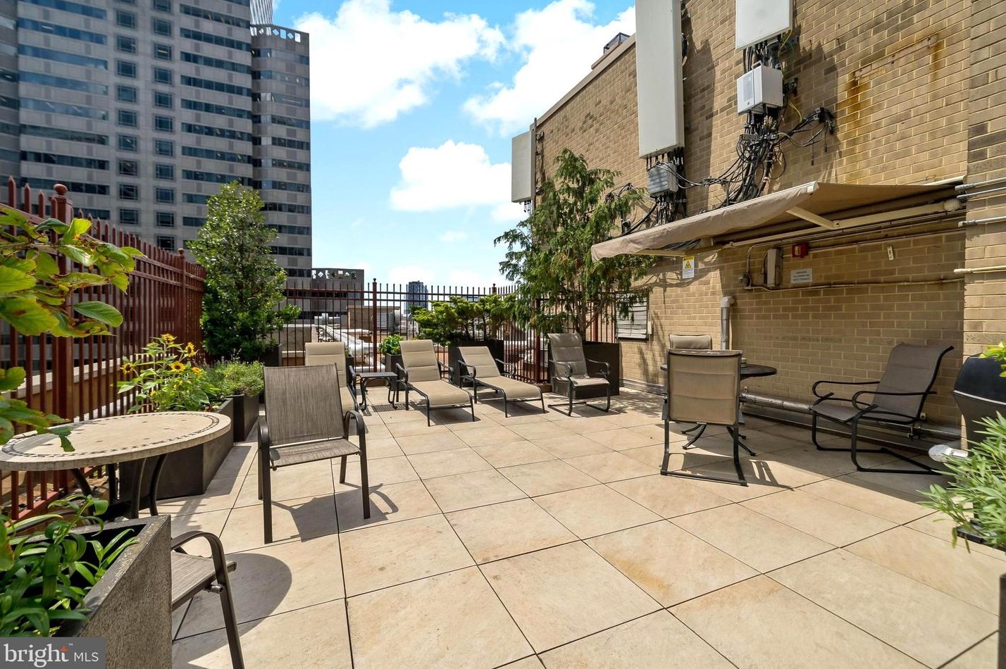 1900 John F Kennedy Blvd, Philadelphia PA  19103-1126 exterior