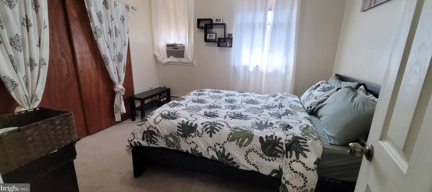 2551 Warnock St, Philadelphia PA  19133-1639 exterior