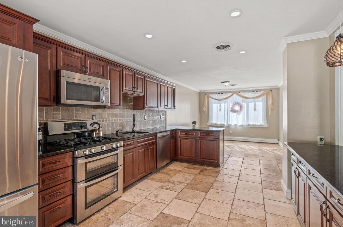 9016 Cargill Ln, Philadelphia PA 19115-4004 exterior