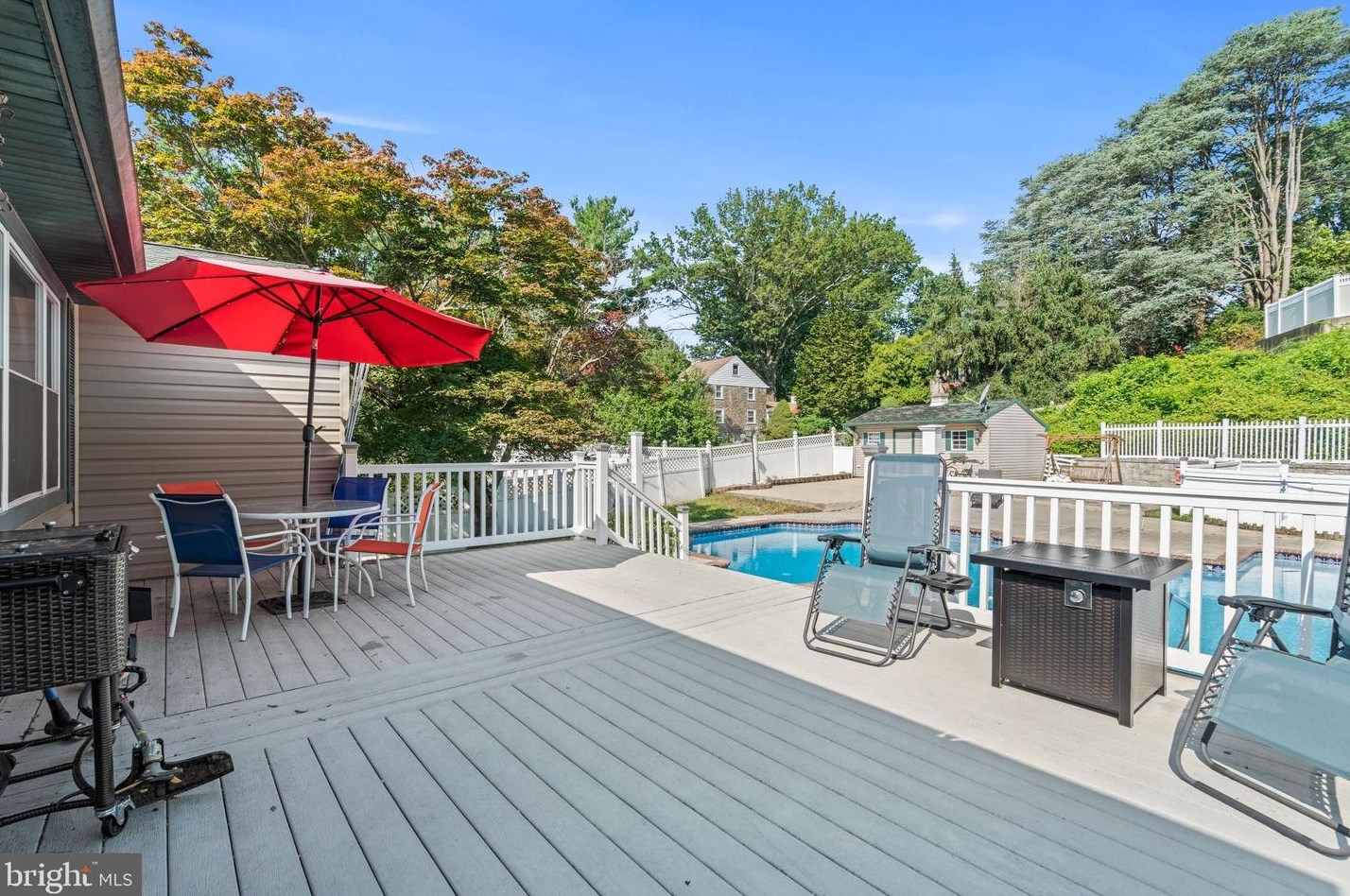 9016 Cargill Ln, Philadelphia PA 19115-4004 exterior