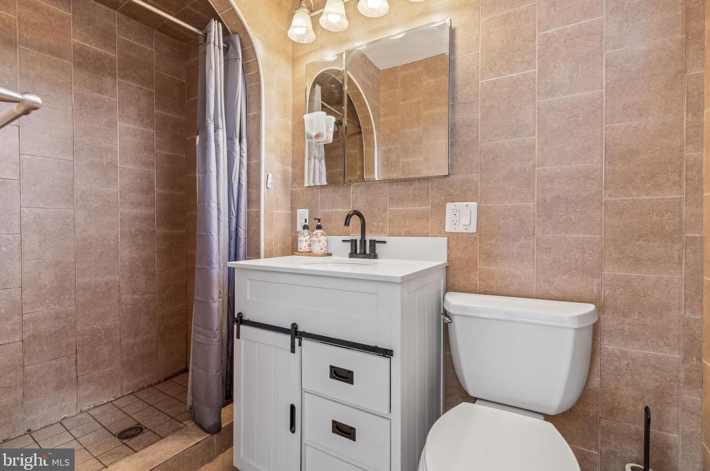 9016 Cargill Ln, Philadelphia PA 19115-4004 exterior