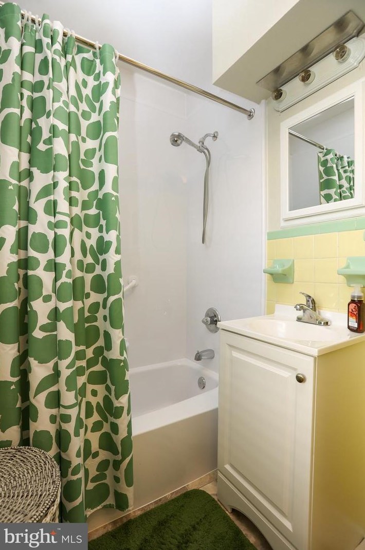 5715 Baynton St, Philadelphia PA 19144-1849 exterior