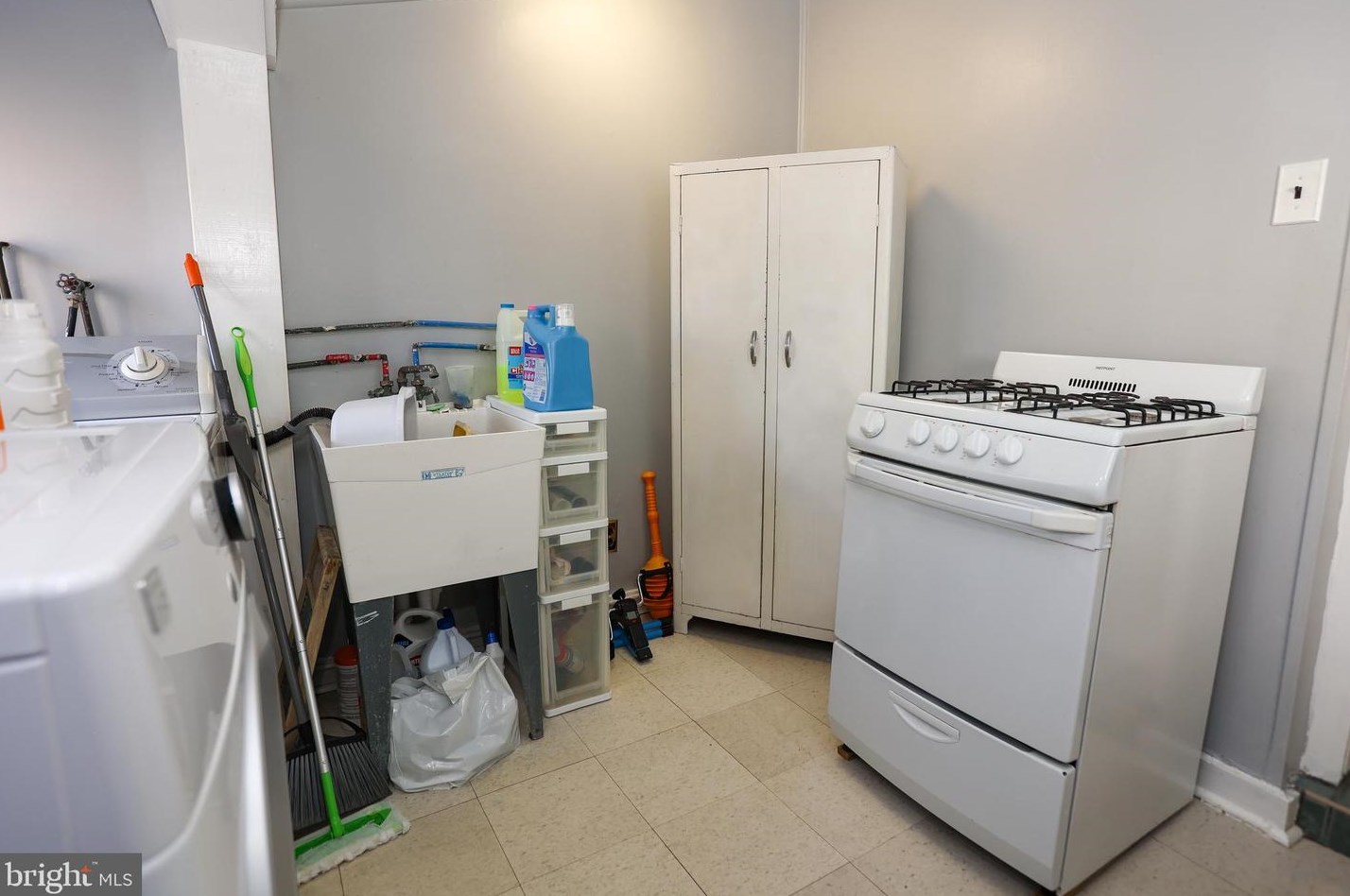 5715 Baynton St, Philadelphia PA 19144-1849 exterior