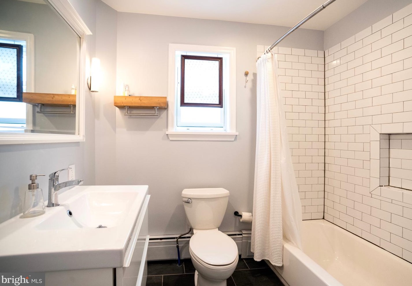 1115 Wolf St, Philadelphia PA 19148-3022 exterior