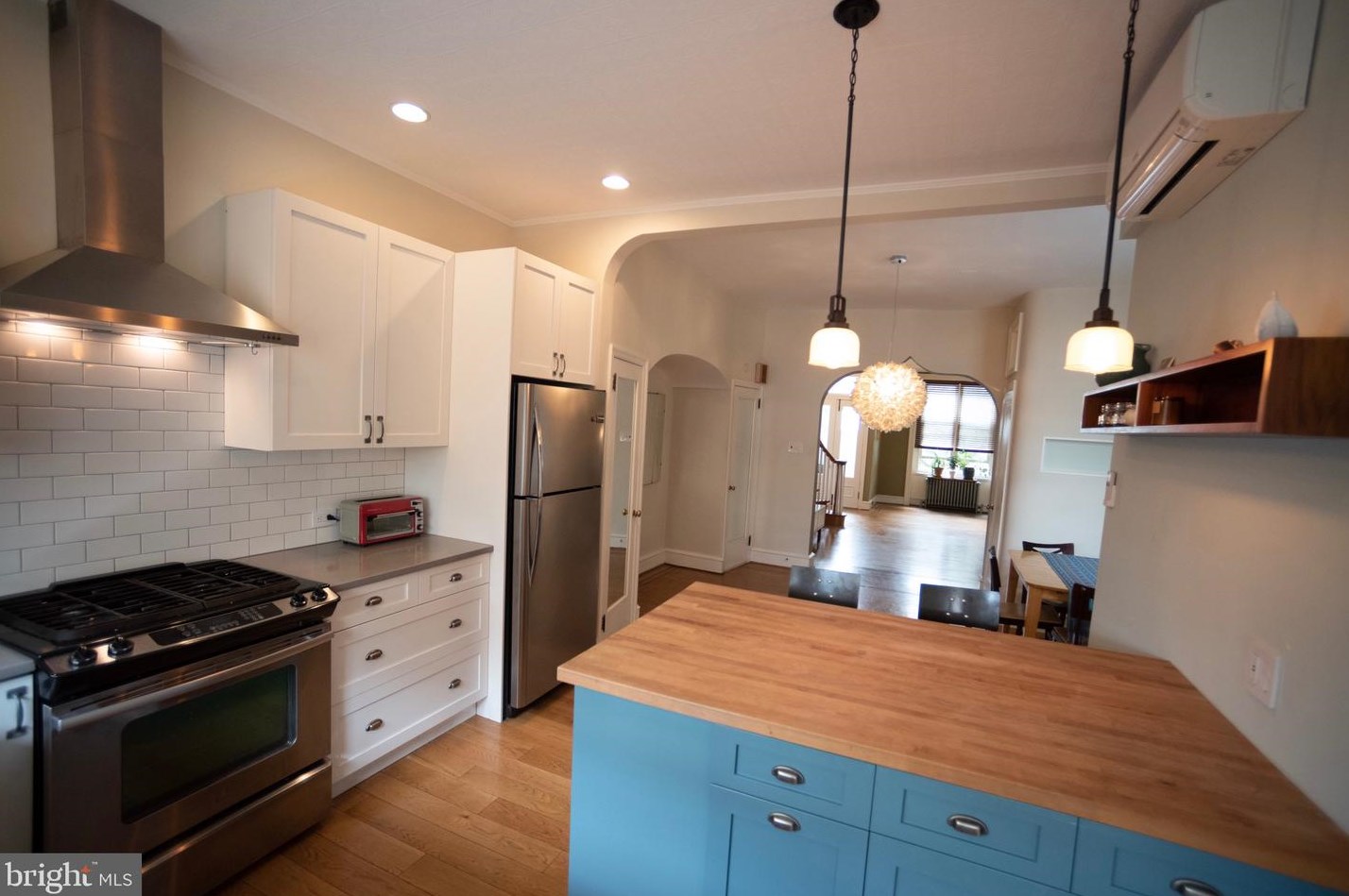 1115 Wolf St, Philadelphia PA 19148-3022 exterior