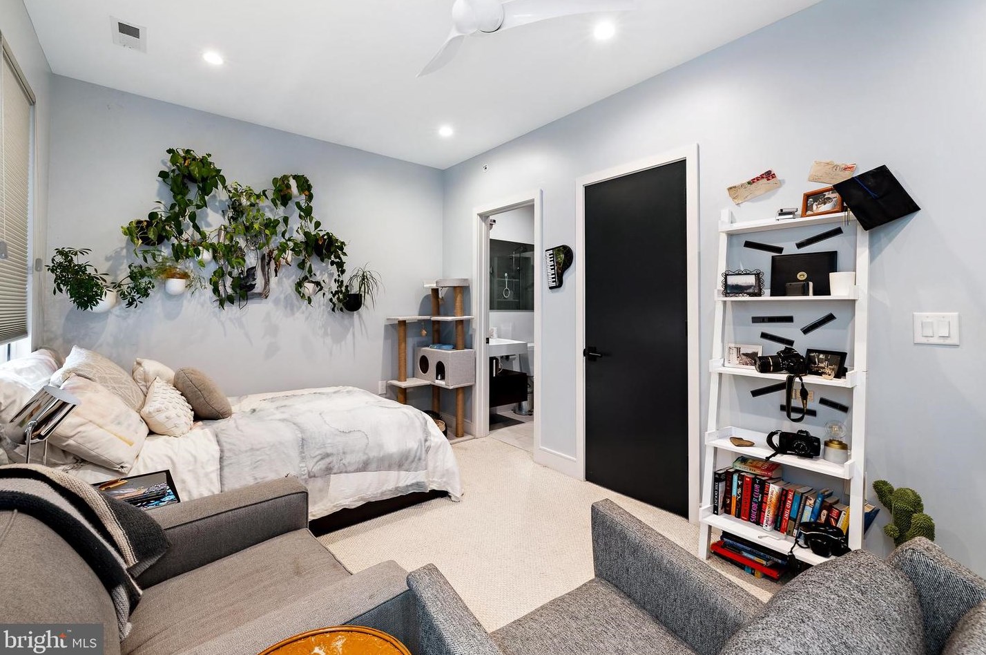 1714 Melon St, Philadelphia PA 19130-3303 exterior