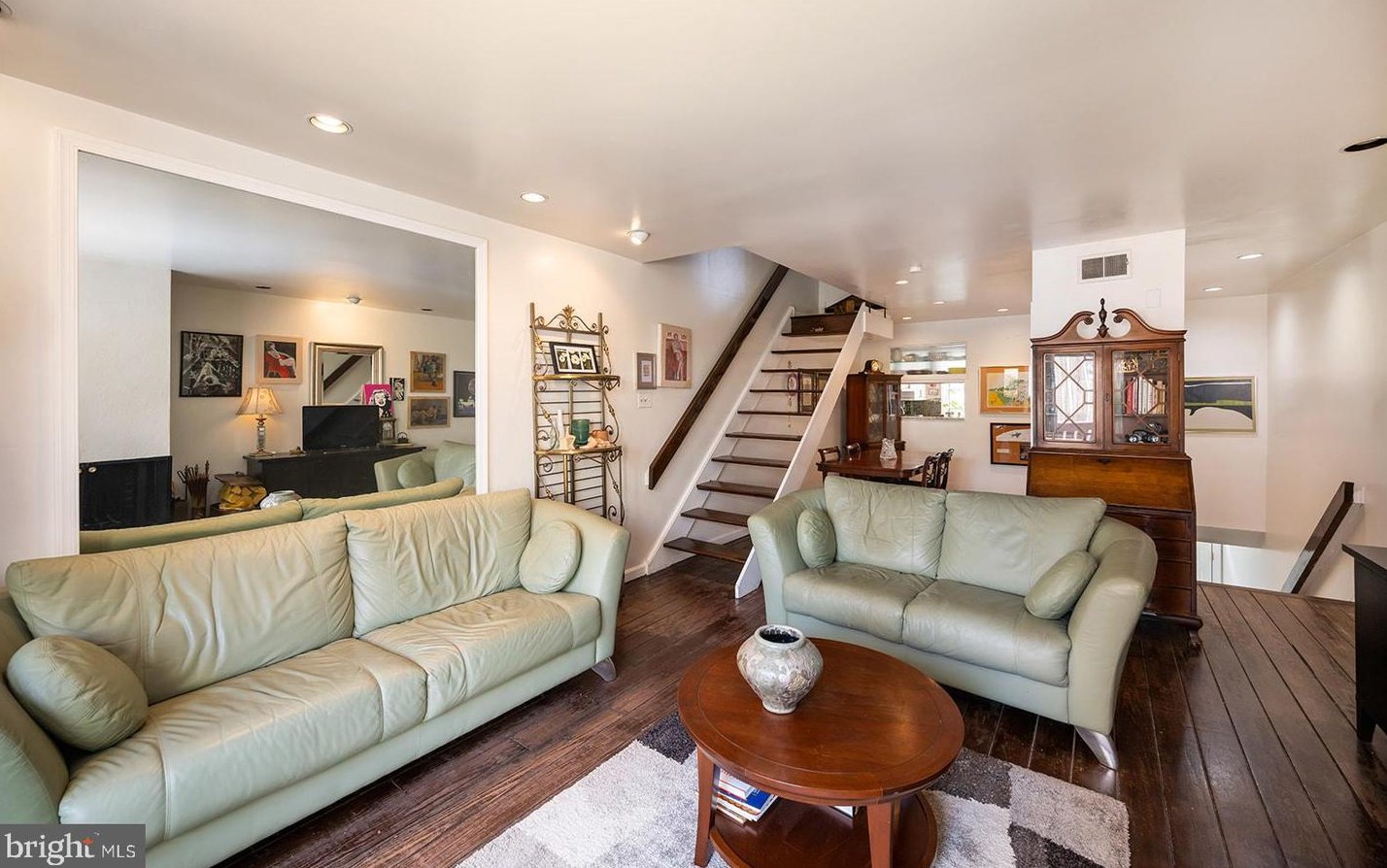 1123 Rodman St, Philadelphia PA 19146-1359 exterior