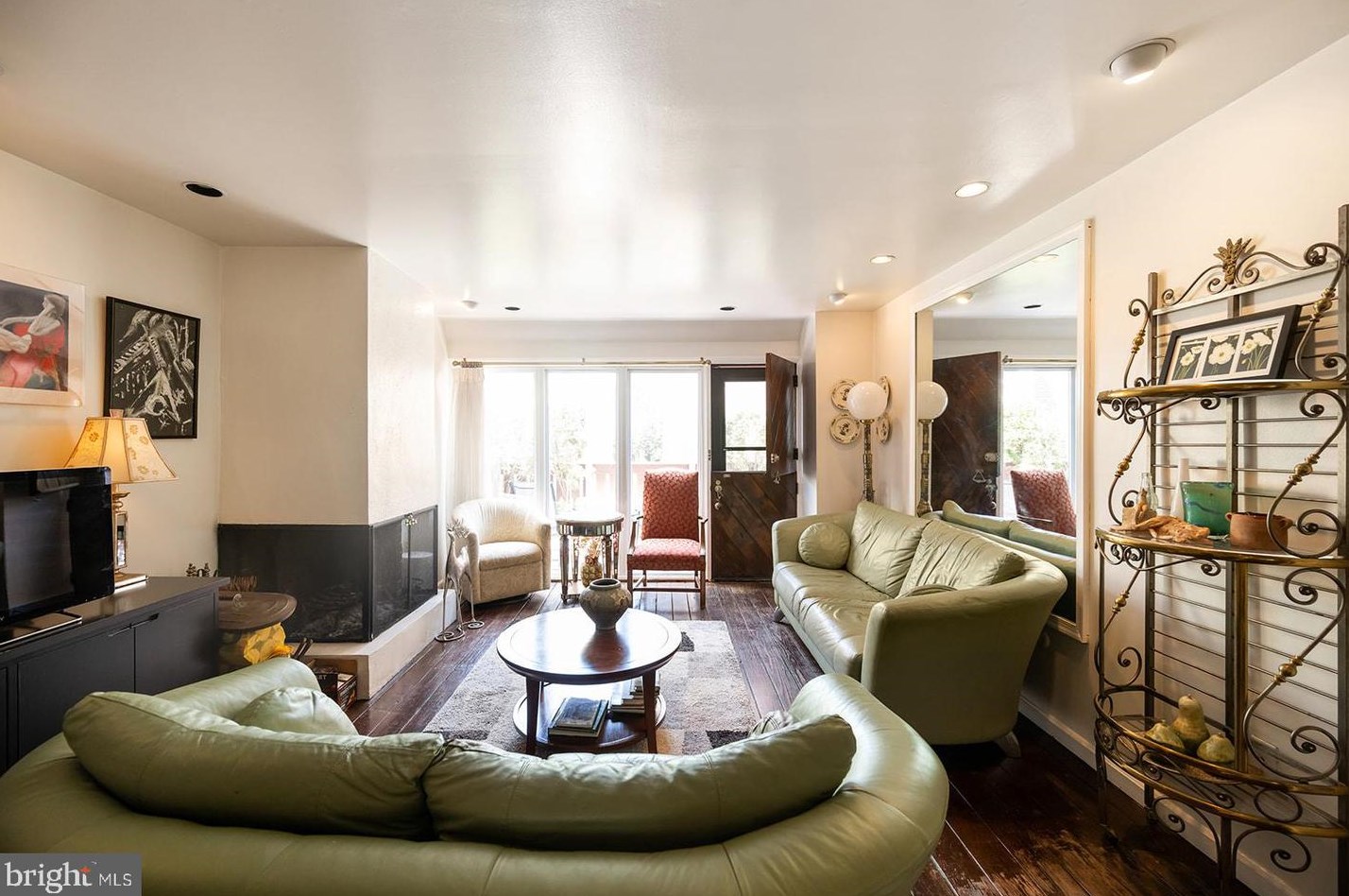 1123 Rodman St, Philadelphia PA 19146-1359 exterior