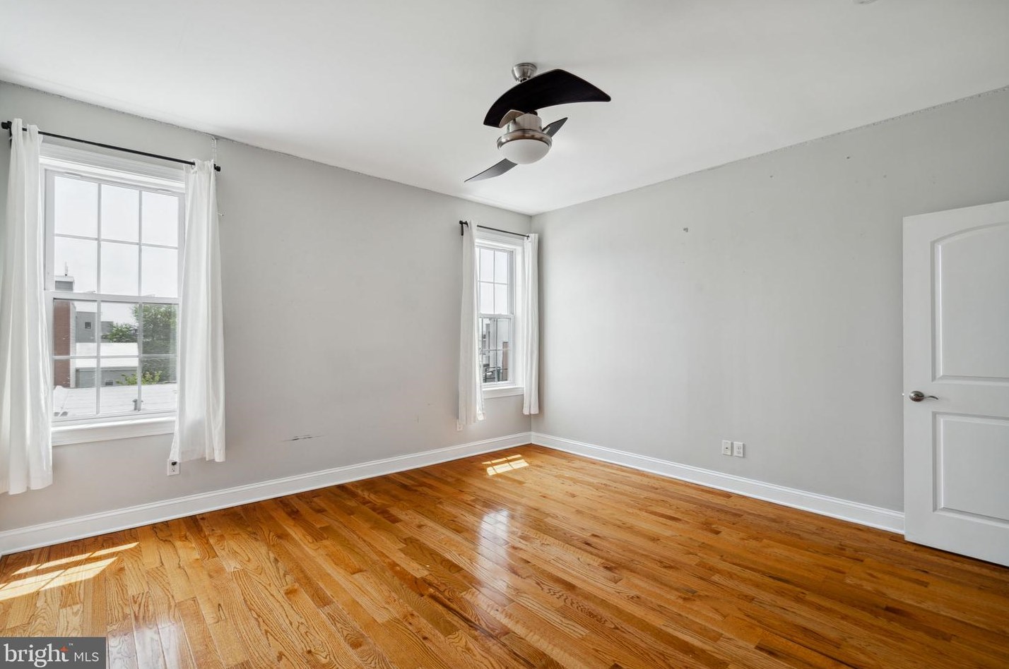 538 Mifflin St, Philadelphia PA  19148-1825 exterior