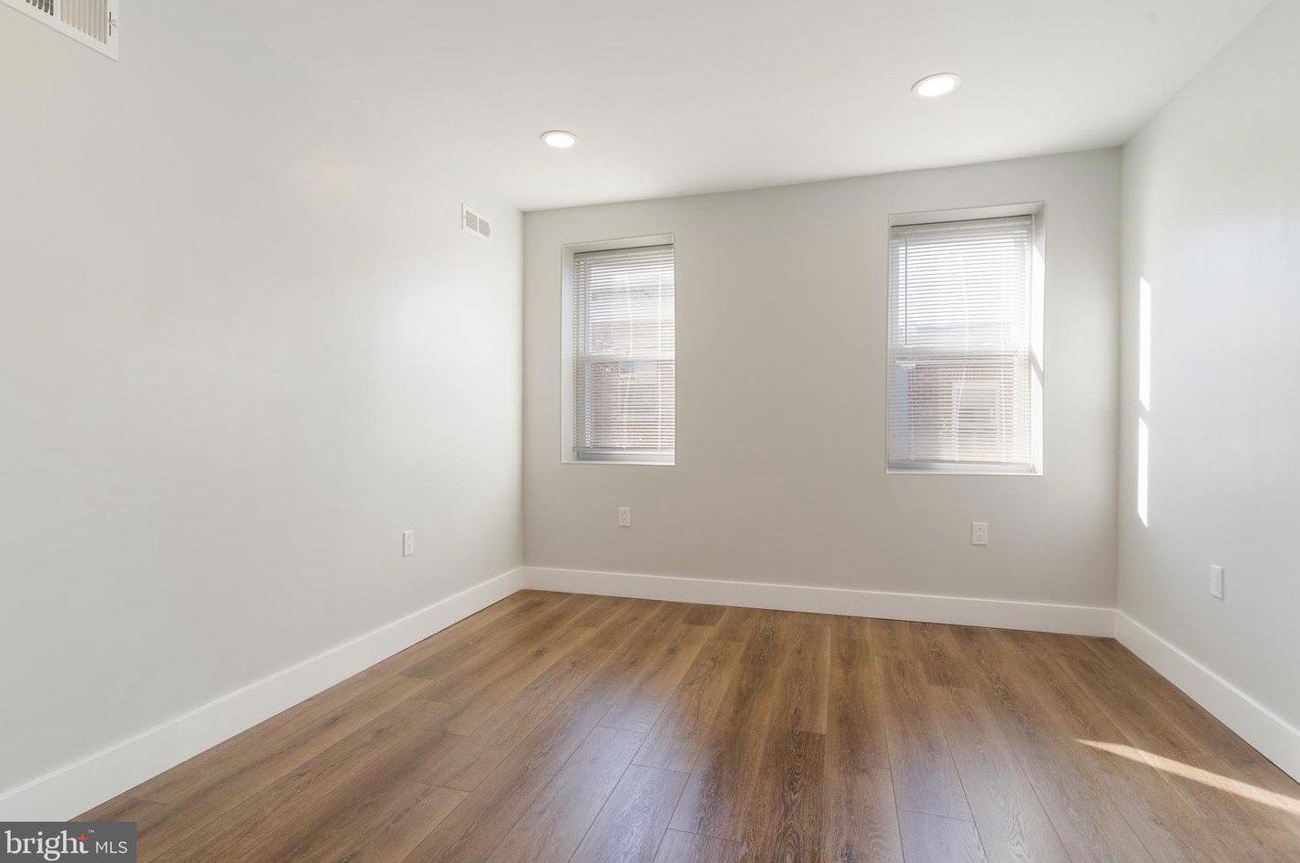 921 Sigel St, Philadelphia PA  19148-1620 exterior