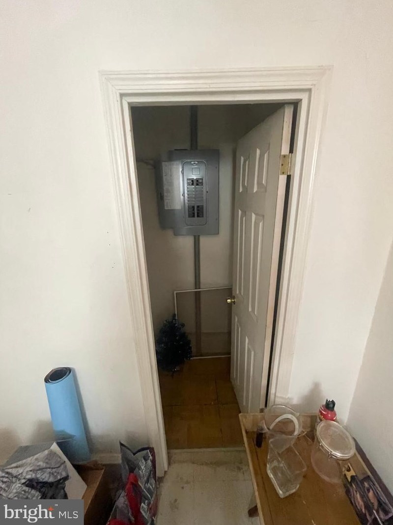 443 Walnut Ln, Philadelphia PA  19144-1054 exterior