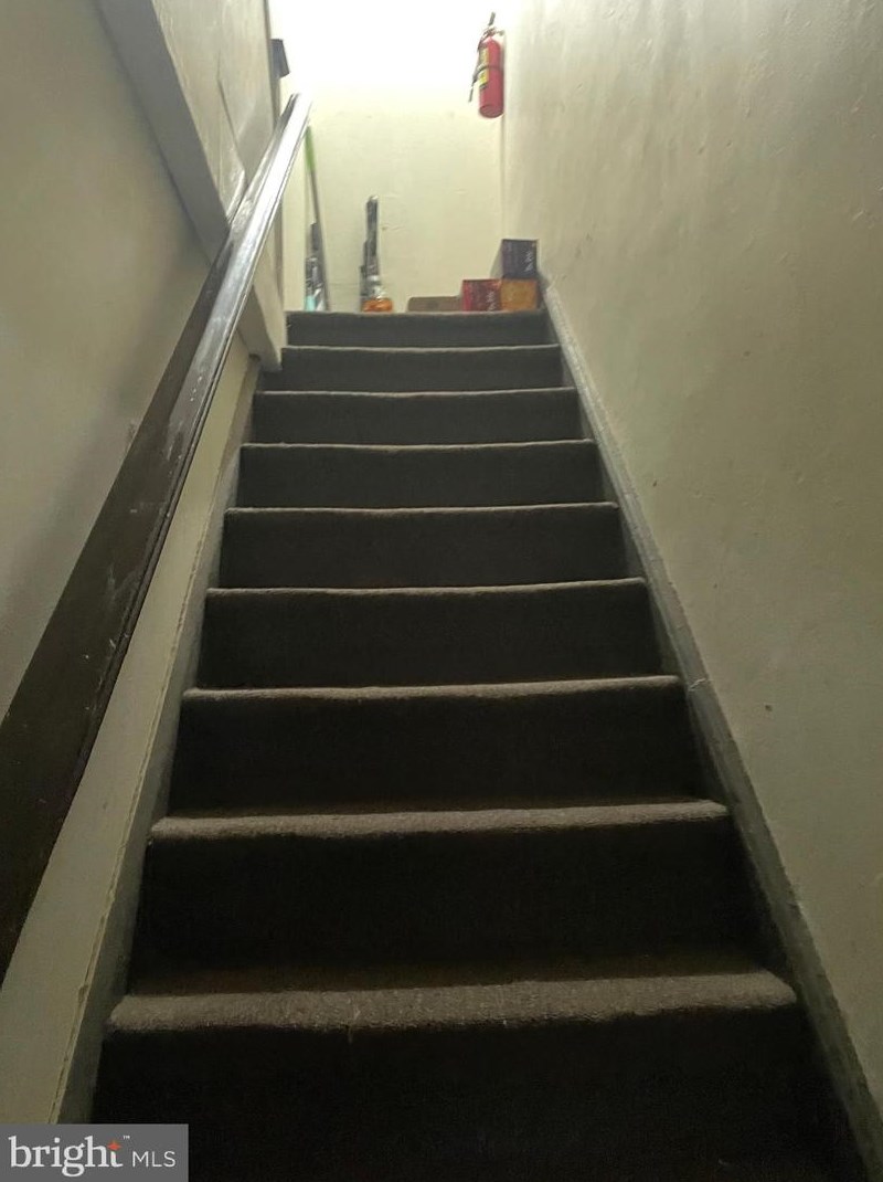 443 Walnut Ln, Philadelphia PA  19144-1054 exterior