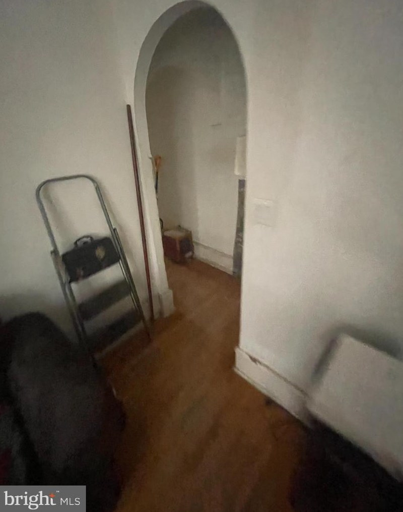 443 Walnut Ln, Philadelphia PA  19144-1054 exterior