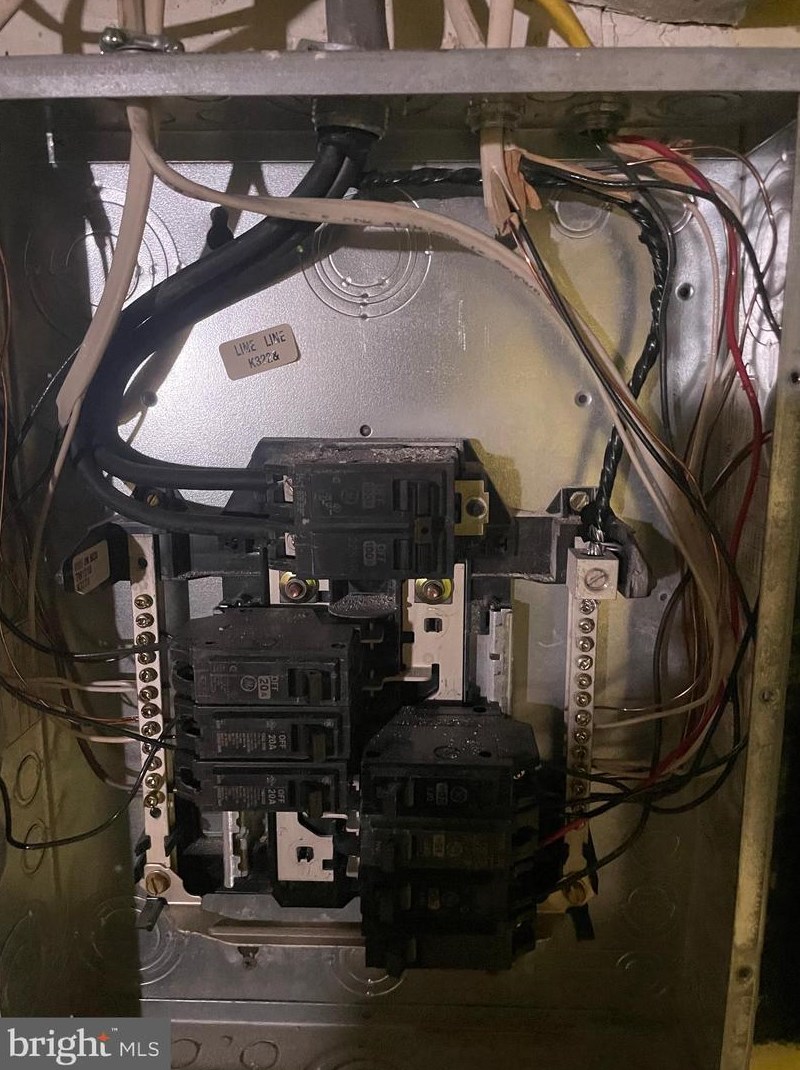 443 Walnut Ln, Philadelphia PA  19144-1054 exterior