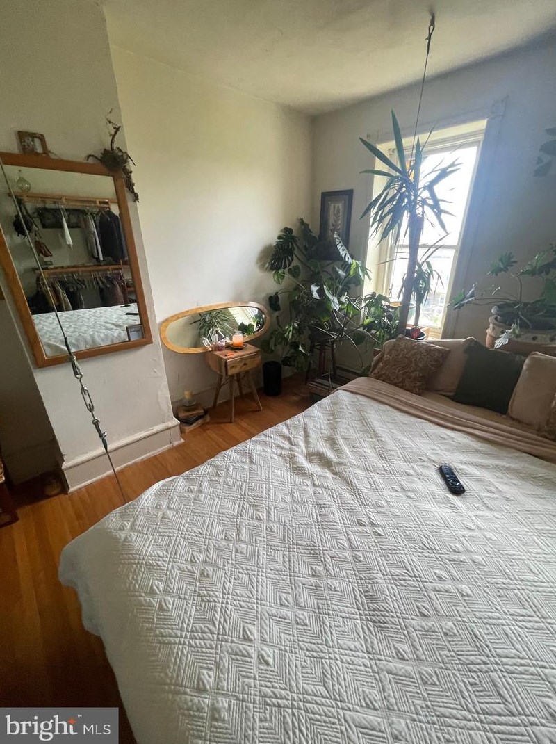 443 Walnut Ln, Philadelphia PA  19144-1054 exterior