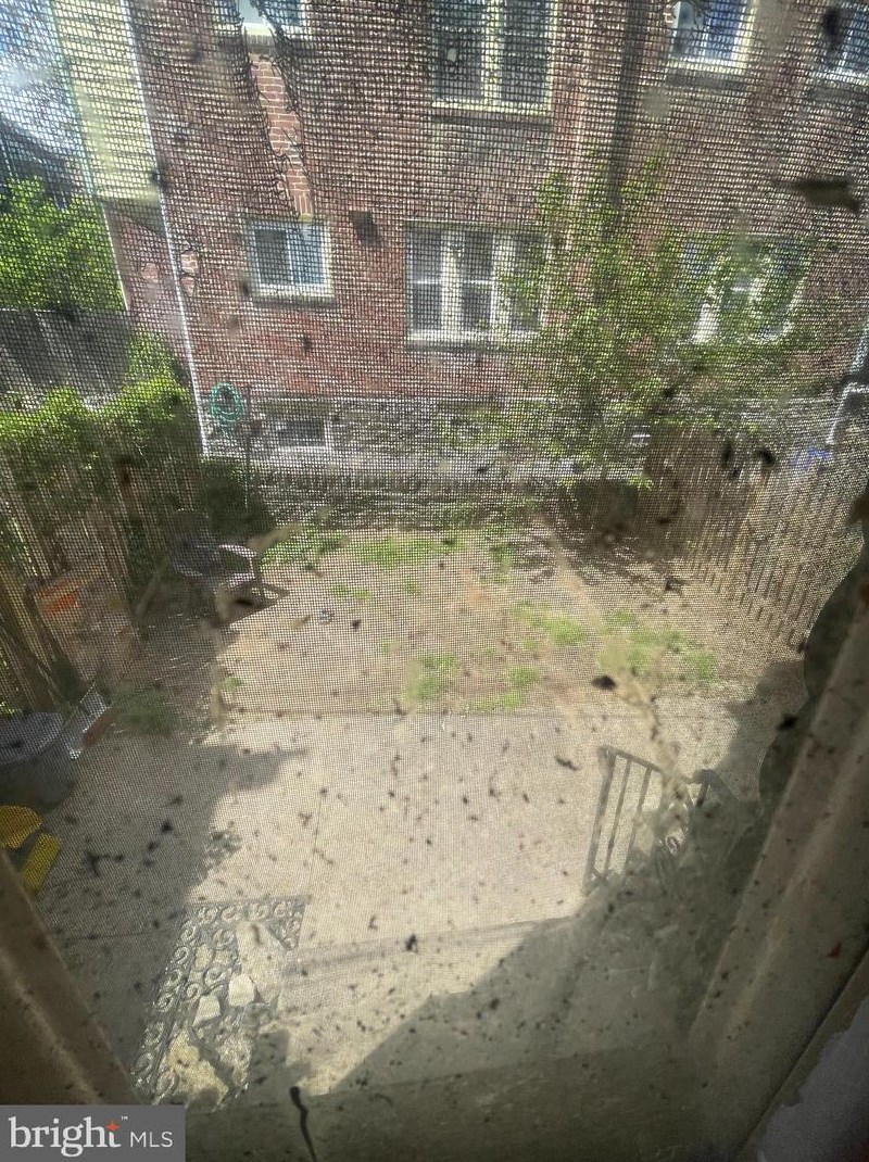 443 Walnut Ln, Philadelphia PA  19144-1054 exterior