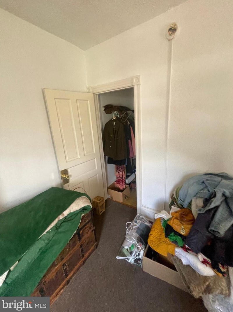 443 Walnut Ln, Philadelphia PA  19144-1054 exterior