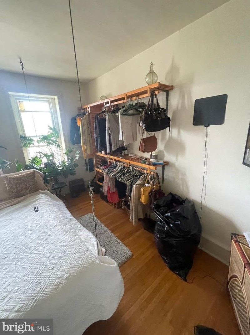 443 Walnut Ln, Philadelphia PA  19144-1054 exterior