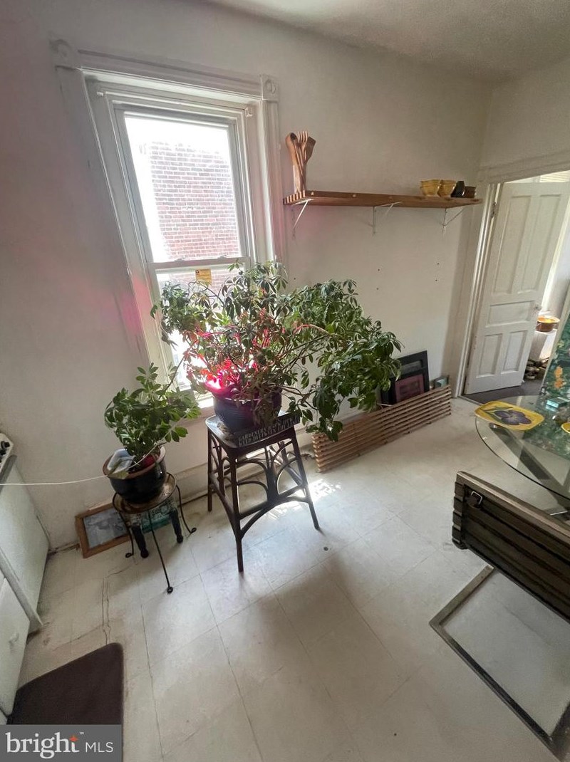 443 Walnut Ln, Philadelphia PA  19144-1054 exterior